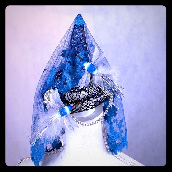 Blue fairy witch hat feather fascinator with veil - Picture 1 of 10